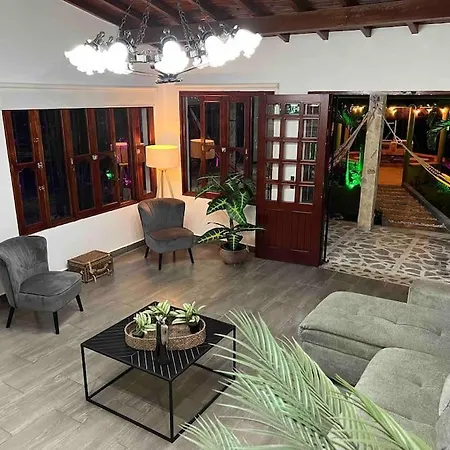 Apt Palos Altos Poblado, A Distancia Caminando De Restaurantes Medellin Exterior photo