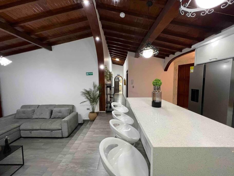 Palos Altos Poblado, A Distancia Caminando De Restaurantes Villa Medellin