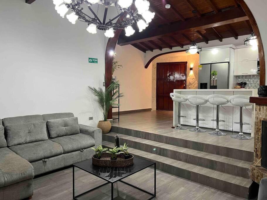 Palos Altos Poblado, A Distancia Caminando De Restaurantes Villa Medellin